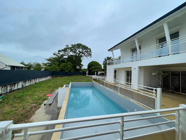 Maison à LES ABYMES