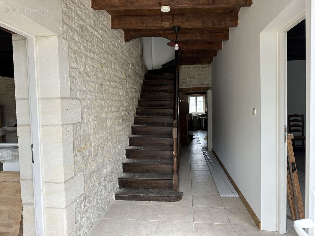 Propriété de caractère rénovée avec dépendances rénovées , Sigogne. - photo 34