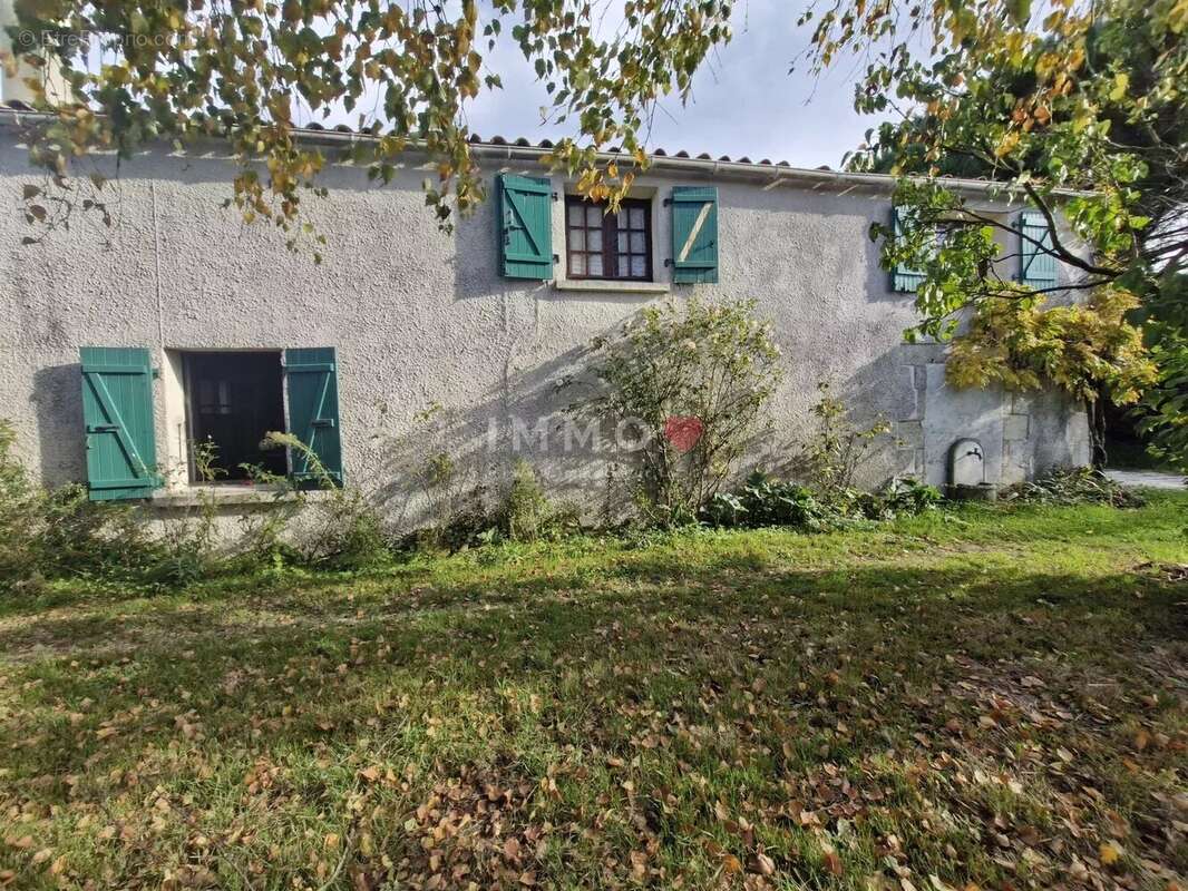 Maison à CROIX-CHAPEAU