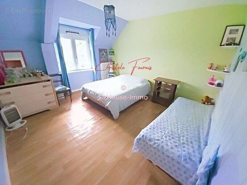 Maison à SAINT-GEORGES-DE-REINTEMBAULT