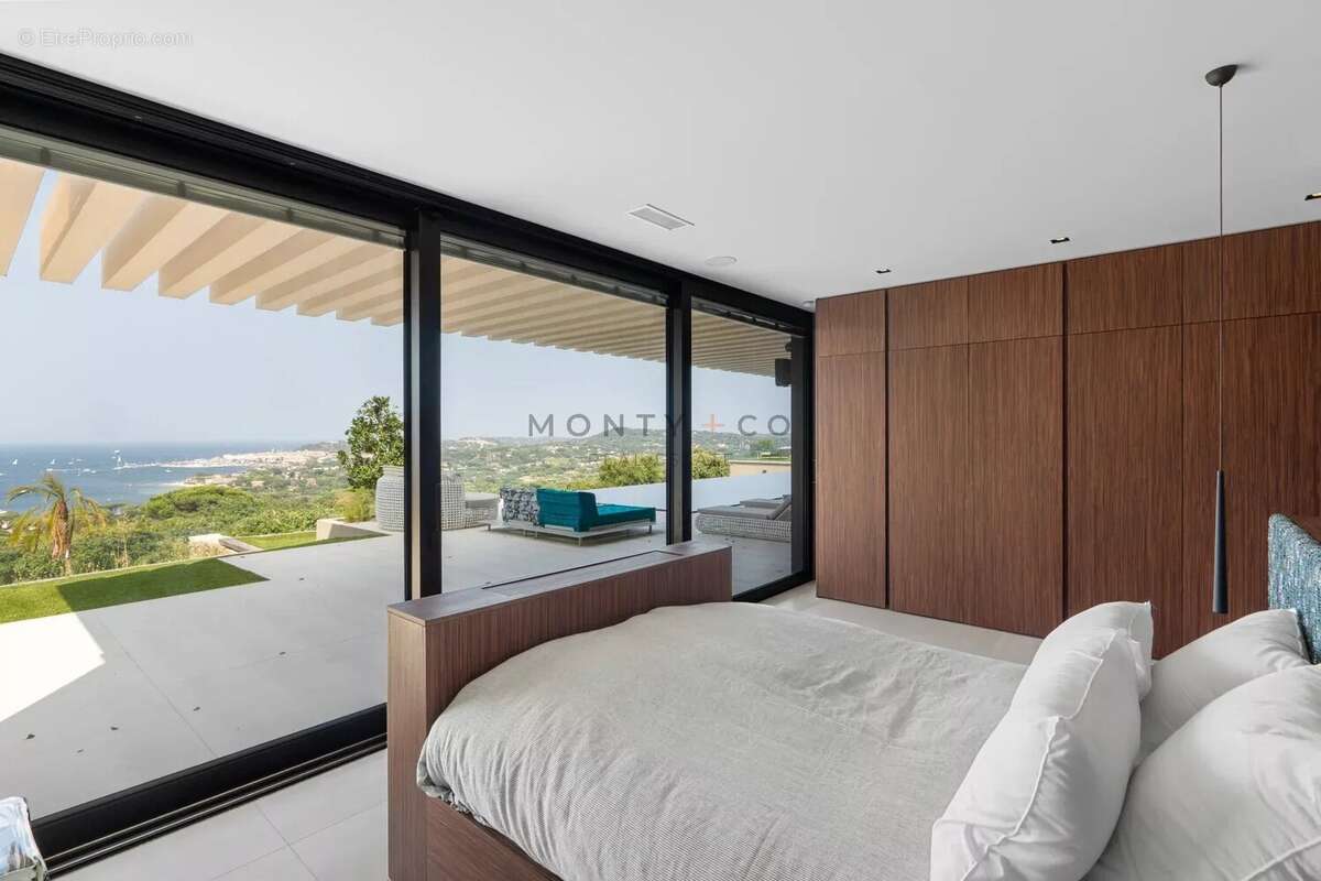 Vue mer à couper le souffle –  Vente propriété contemporaine neuve dans un domaine exclusif aux portes de Saint-Tropez - photo 17