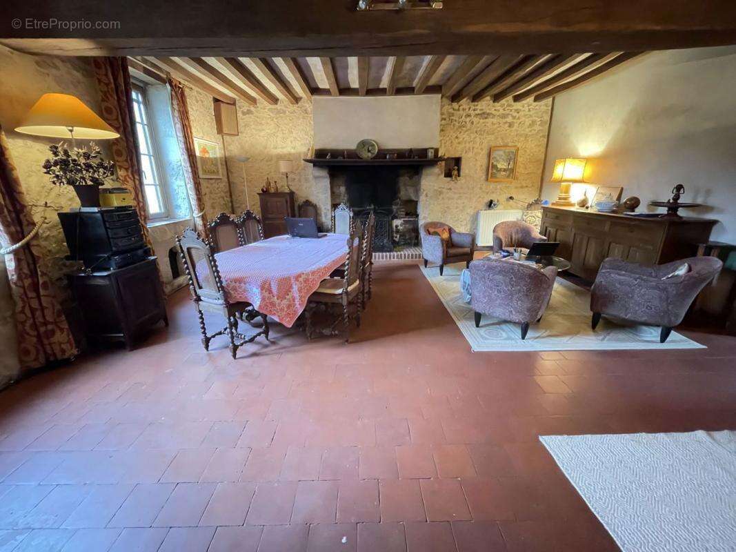 Maison à BELLOU-LE-TRICHARD