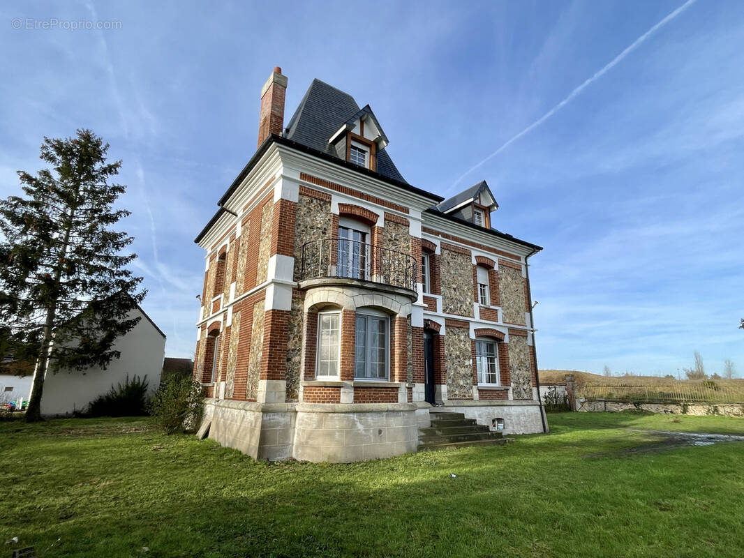 Maison à ANGERVILLE-LA-CAMPAGNE