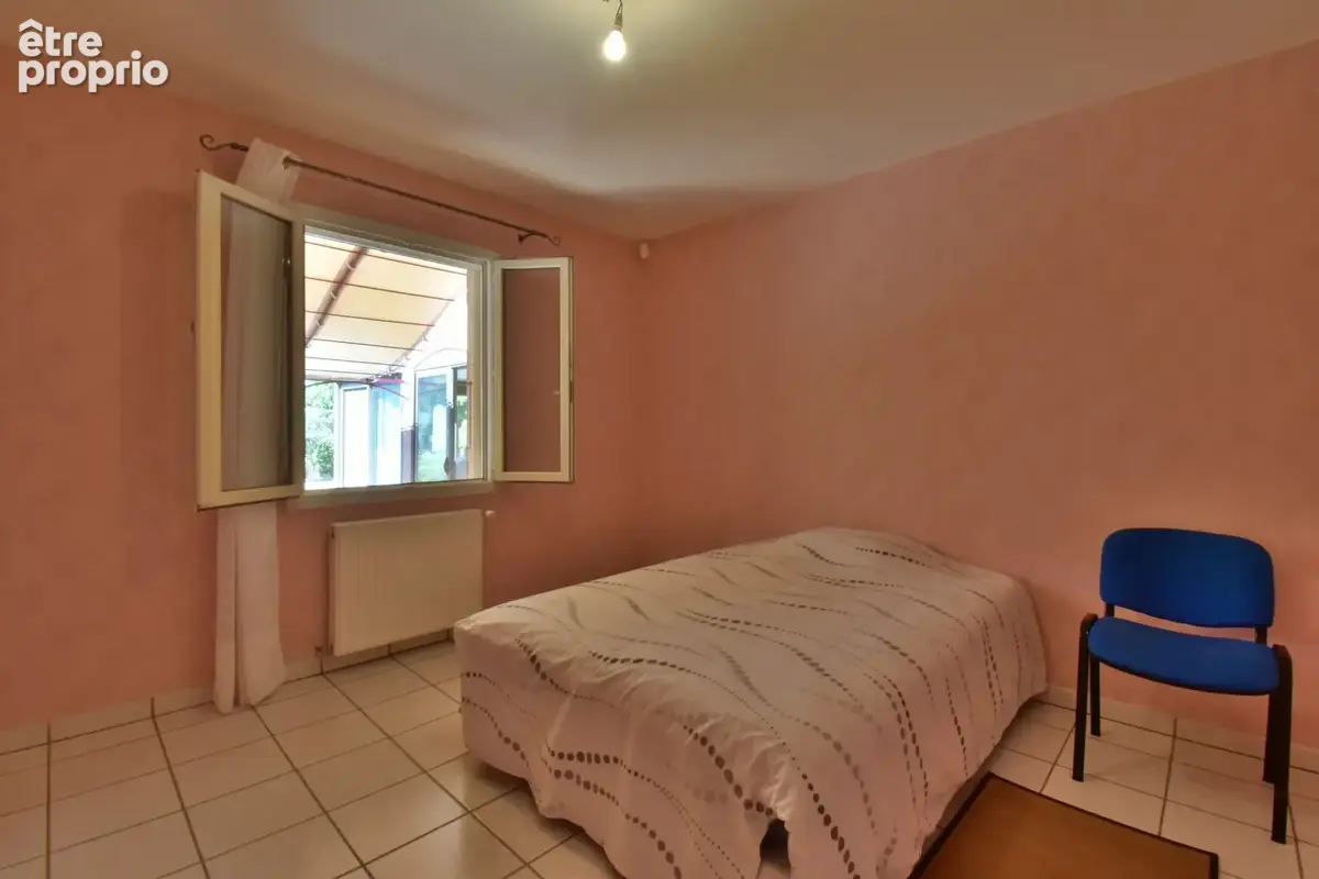 CARREFOUR BLÉONE-DURANCE – Villa traditionnelle de plain-pied en parfait état avec véranda, jardin et garage - photo 12