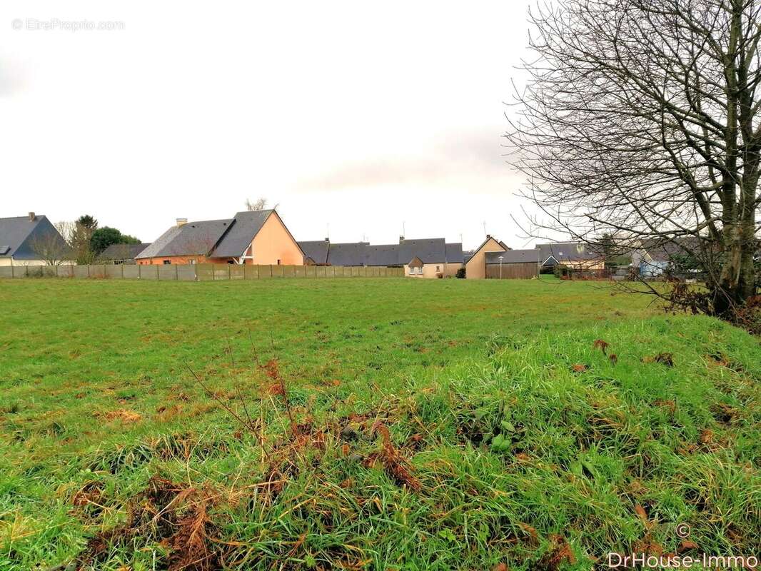 Terrain à SAINT-HILAIRE-DU-HARCOUET