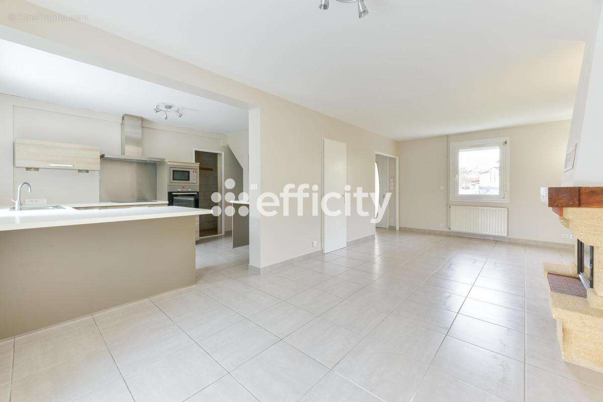 Maison à SAINT-SEBASTIEN-SUR-LOIRE