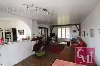 Pavillon de plain-pied sur s/sol total et sur 706m2 de terra - photo 4