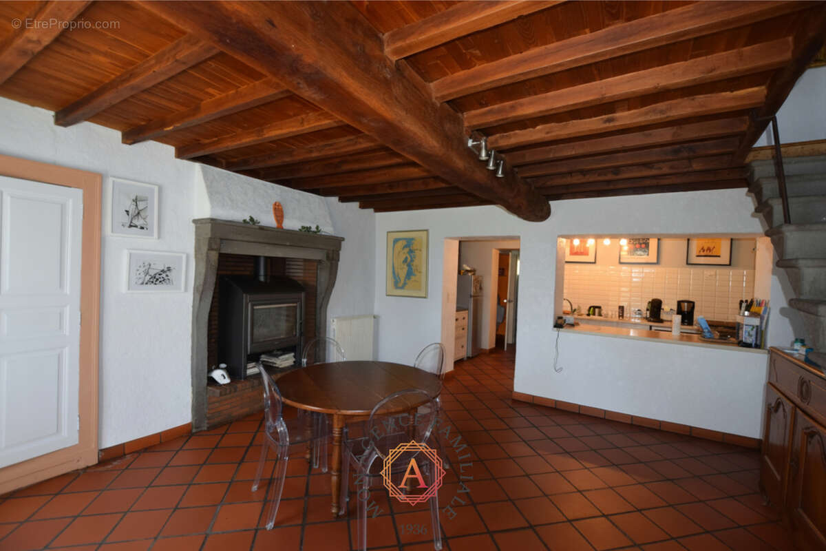 Maison à COMBRONDE