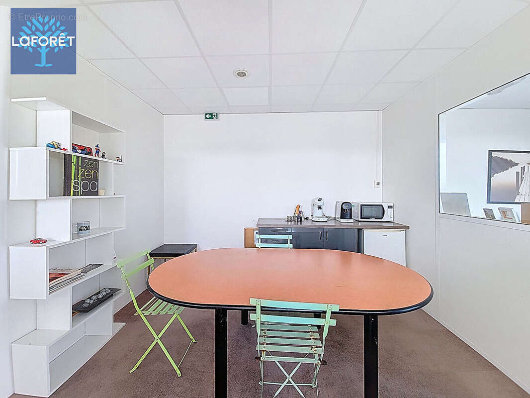 Commerce à FRANCHEVILLE