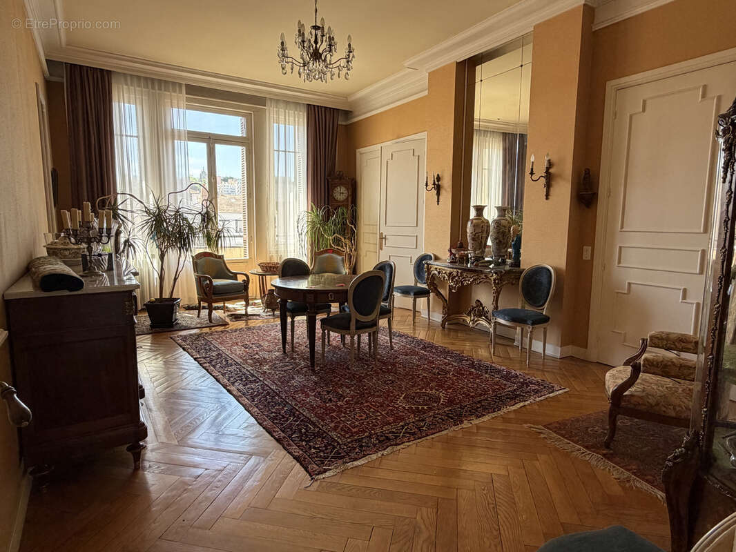 Appartement à SAINT-ETIENNE