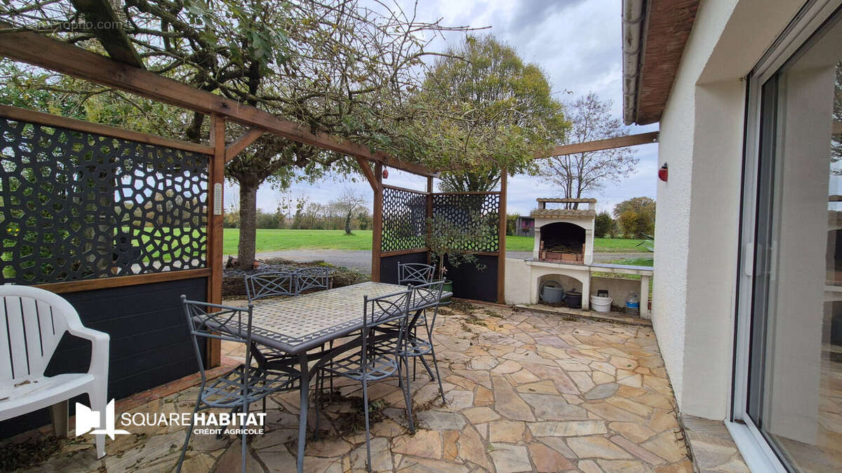 Maison à SAINT-MACAIRE-EN-MAUGES