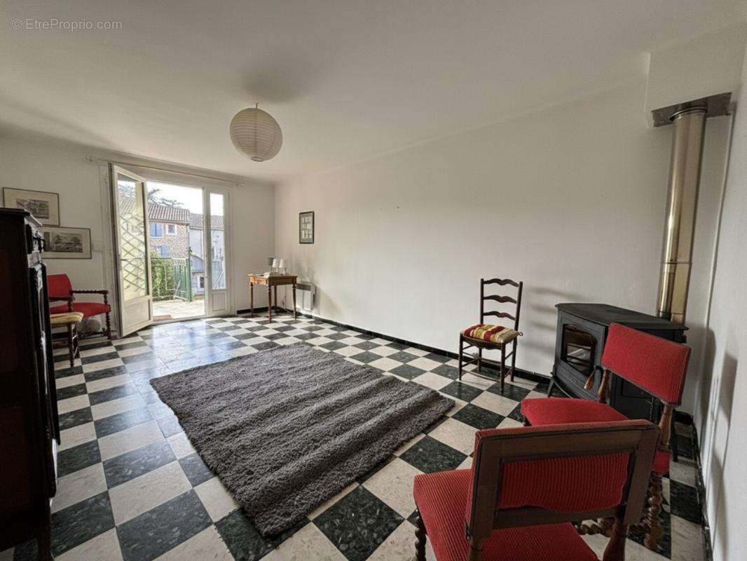 Maison à SUZE-LA-ROUSSE