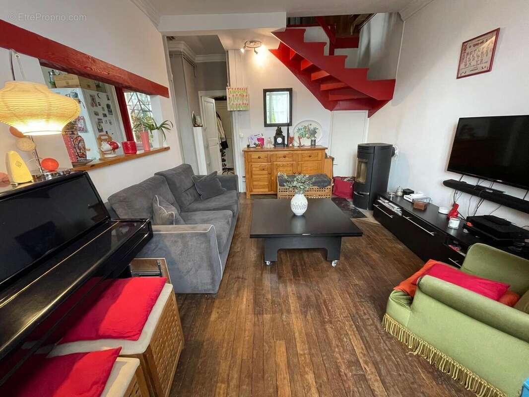 Maison à DUN-SUR-AURON