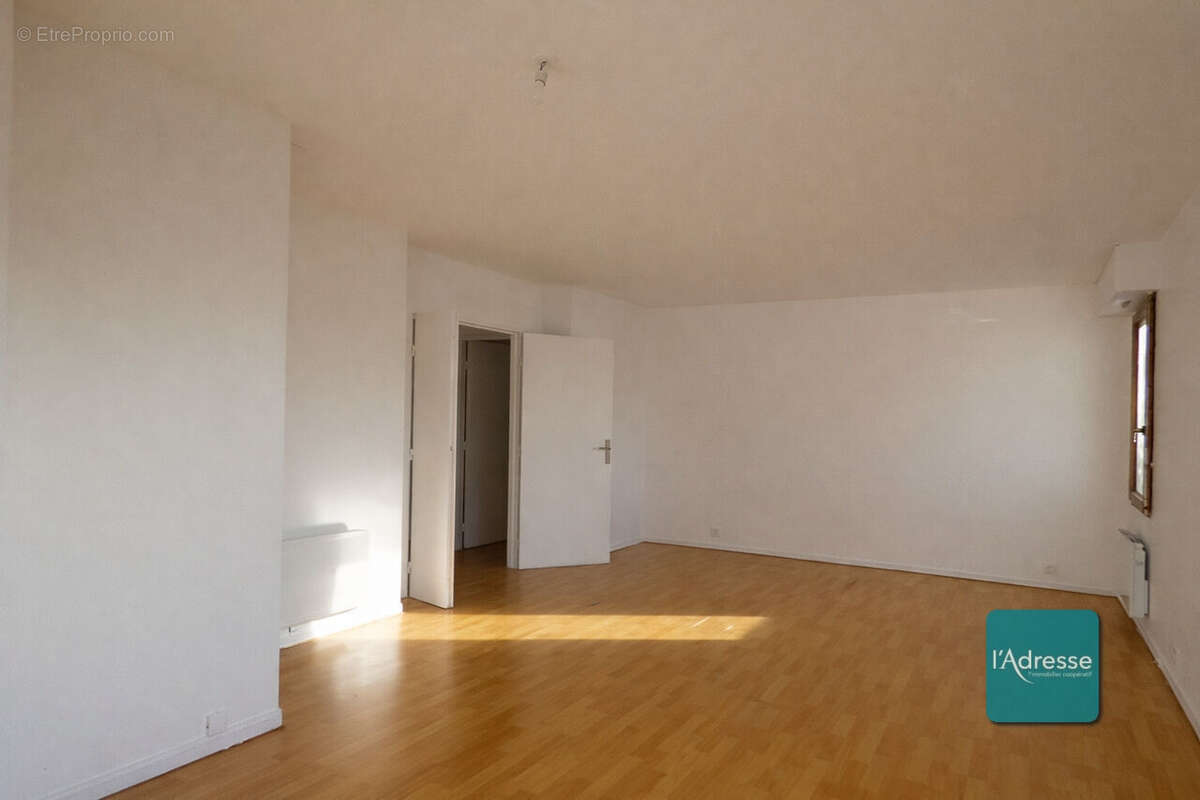 Appartement à CHARENTON-LE-PONT