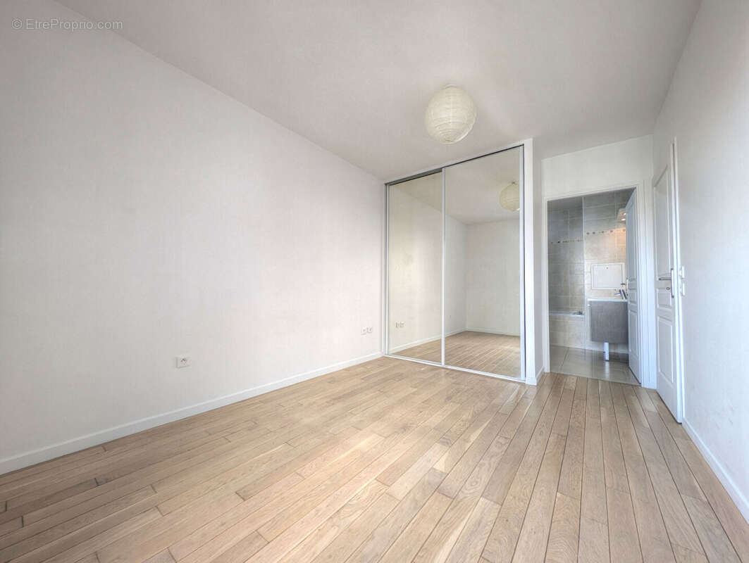 Appartement à LA GARENNE-COLOMBES