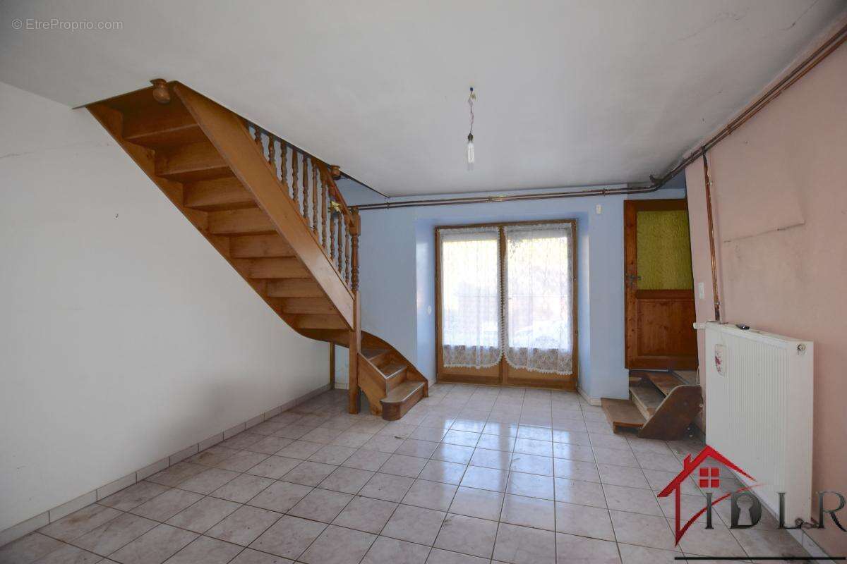 Maison de village à rénover, idéalement située au calme dans - photo 9