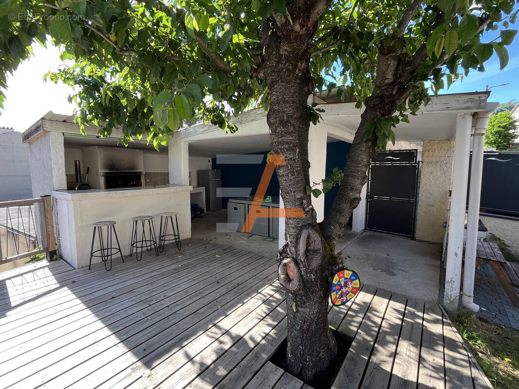 Appartement à UNIEUX