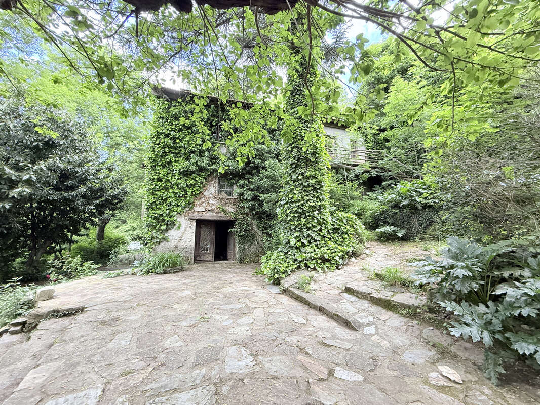 À Vendre   Mas avec Piscine, Écuries et Deux Bâtisses sur Terrain Naturel - photo 5