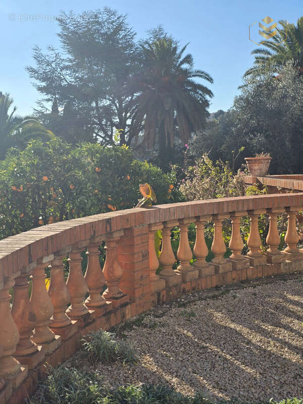 Menton - le pied a terre ideal dans un vrai palace de renom - photo 11