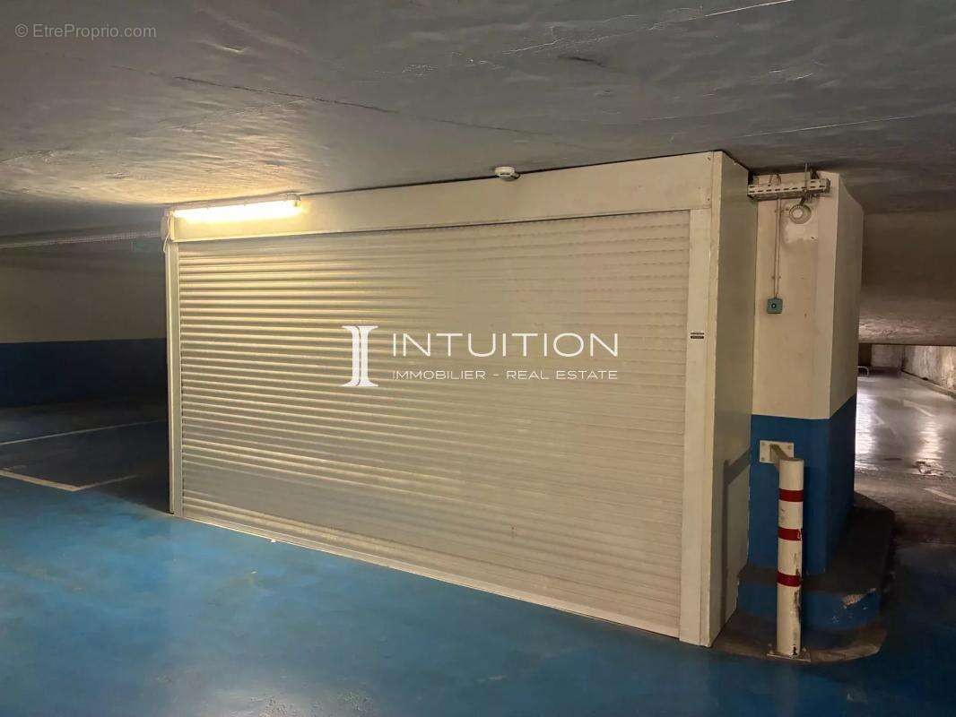 Parking à CANNES