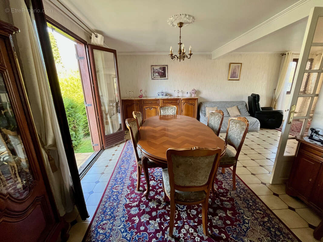 Maison à CHENNEVIERES-SUR-MARNE