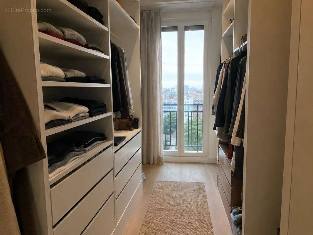 Appartement à NEUILLY-SUR-SEINE