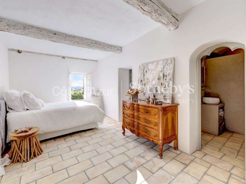 Maison à CHATEAUNEUF-GRASSE