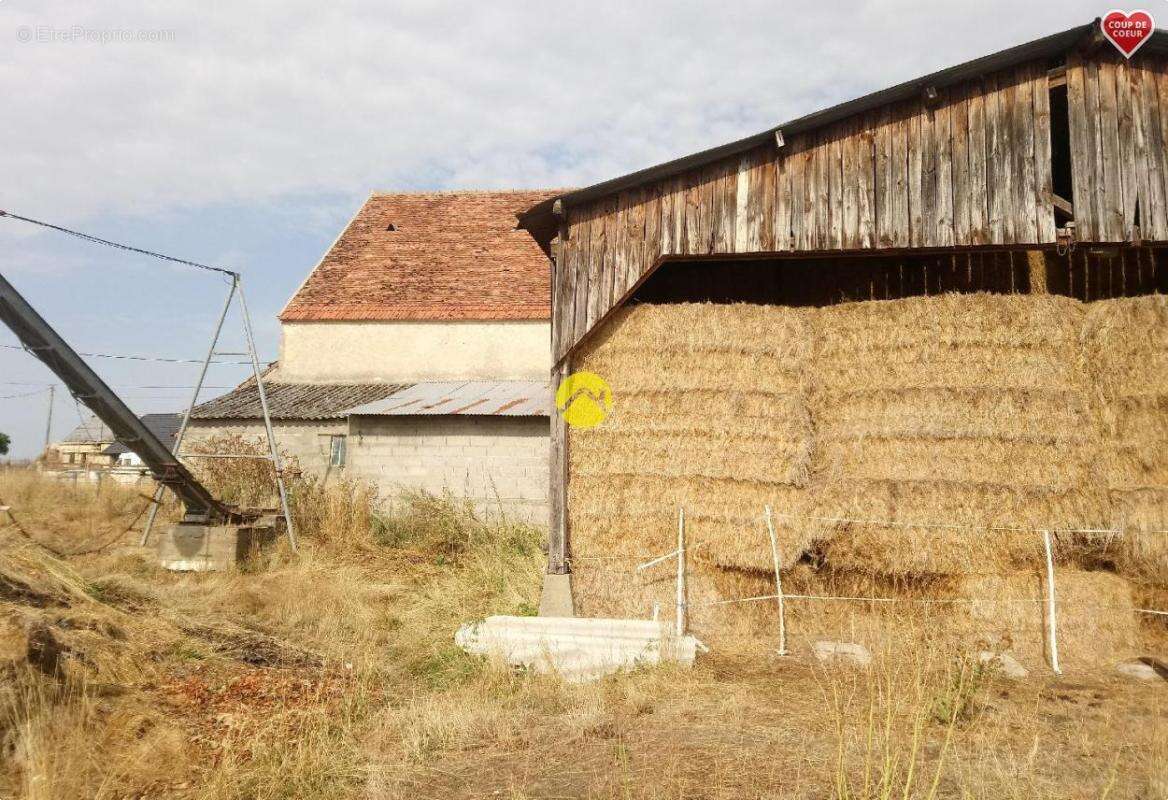 Maison à SAINT-AMAND-MONTROND