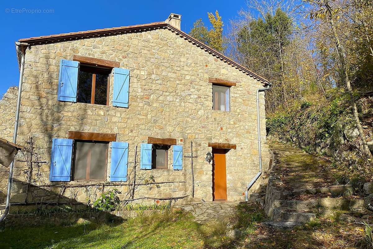 Maison à SAINT-LAURENT-DE-CERDANS