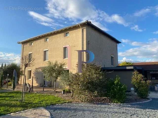 Maison à POUILLY-SOUS-CHARLIEU