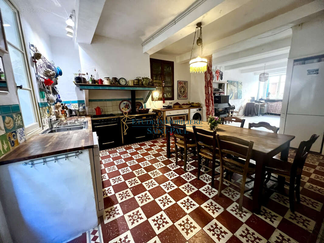 Maison à MONTPEYROUX