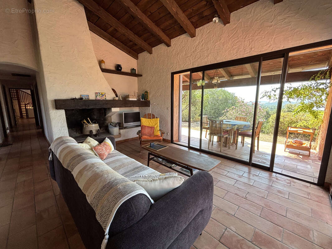 Villa avec vue mer panoramique édifiée sur un terrain de plus de 4150m2 avec piscine. - photo 8