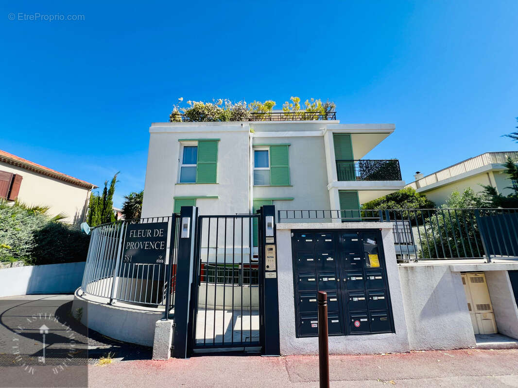 Appartement à SAINT-LAURENT-DU-VAR