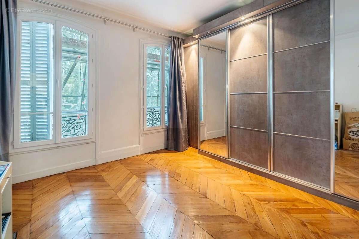 Appartement à PARIS-11E