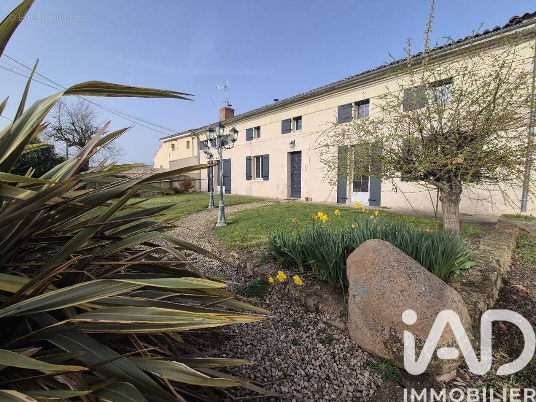 Photo 1 - Maison à THOUARS