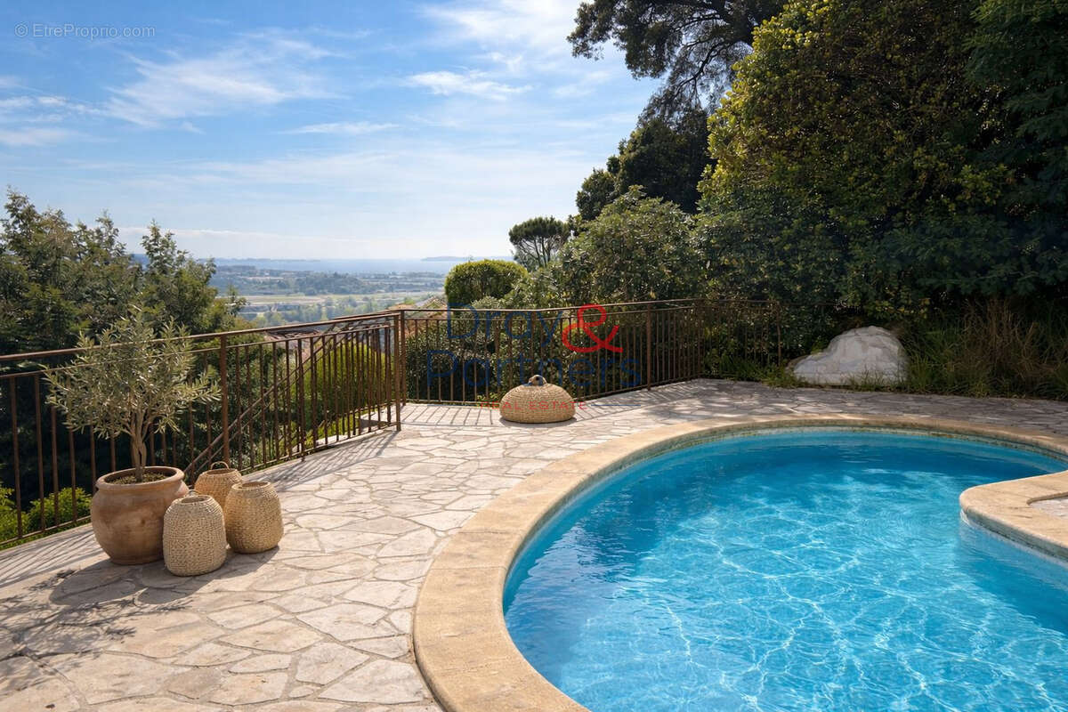 Maison à MANDELIEU-LA-NAPOULE