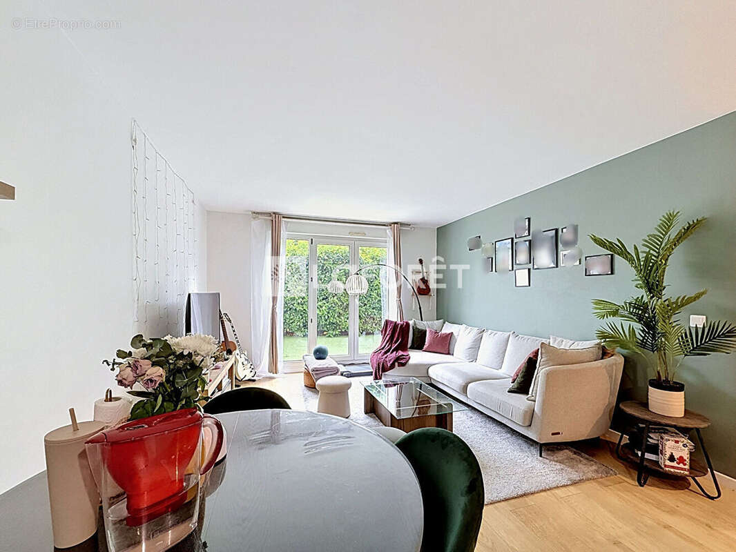 Appartement à LA GARENNE-COLOMBES
