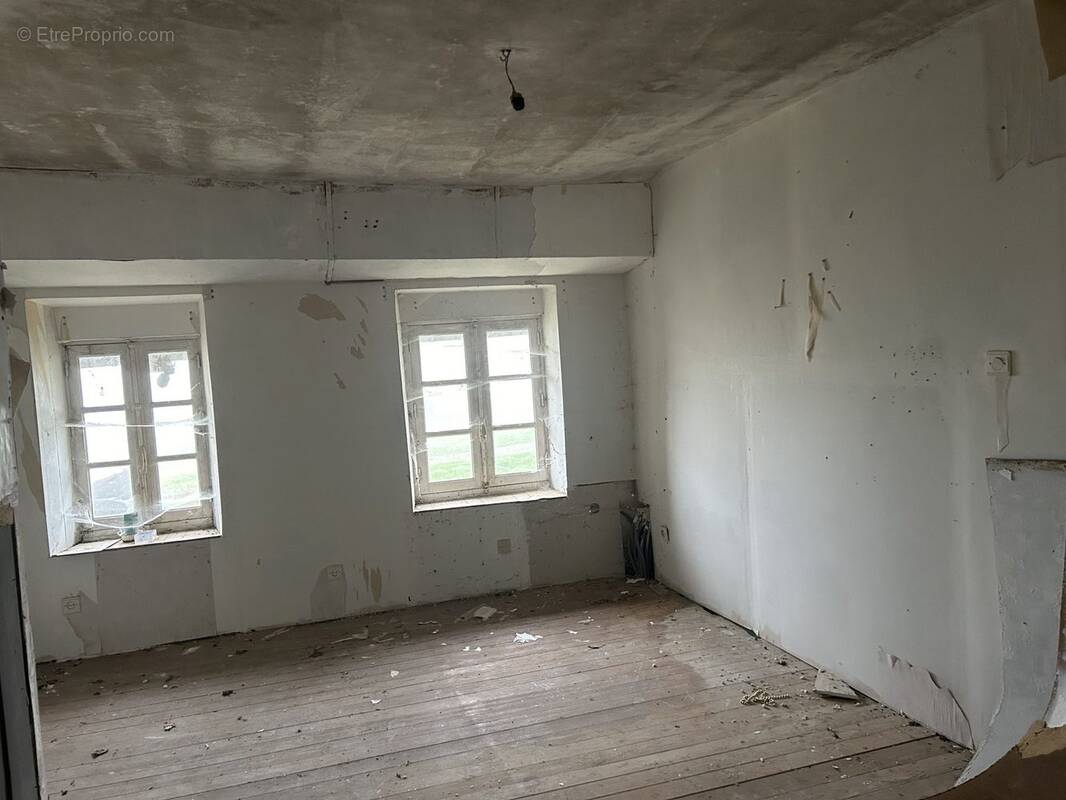 Maison à CONDE-SUR-NOIREAU