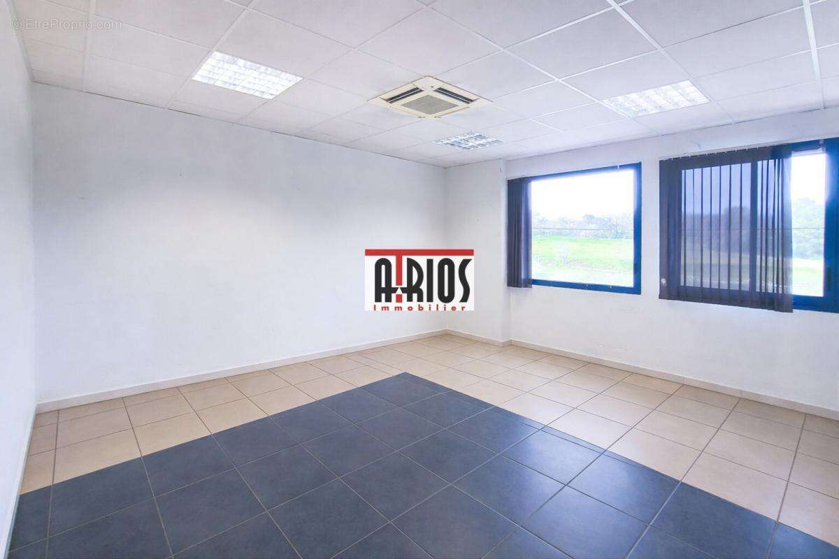 Commerce à SIX-FOURS-LES-PLAGES