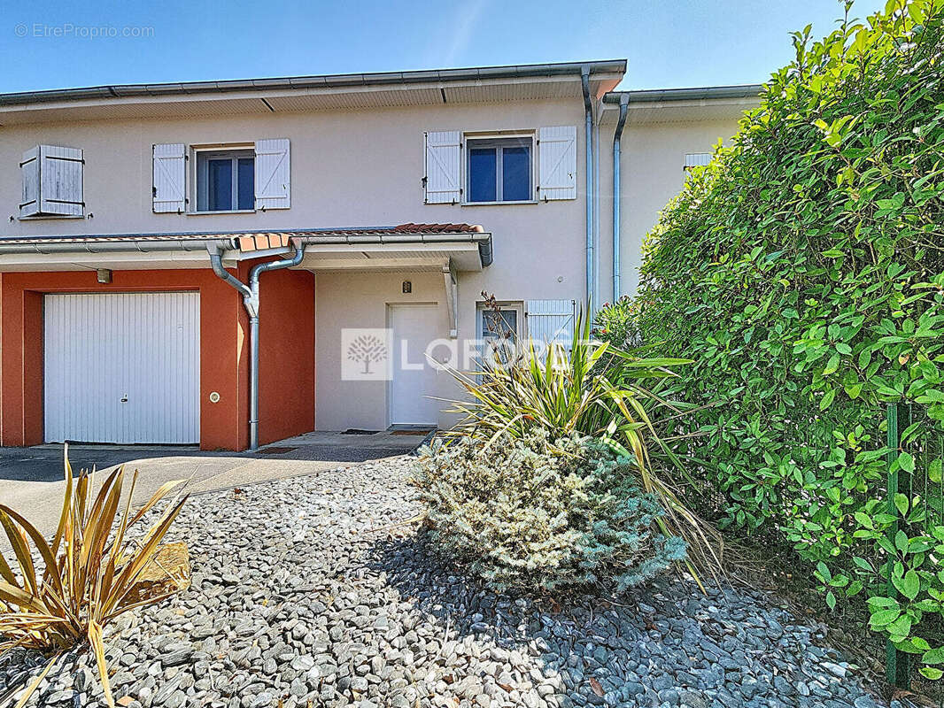 Civrieux, Maison moderne de 3 chambres avec jardin et garage - photo 11