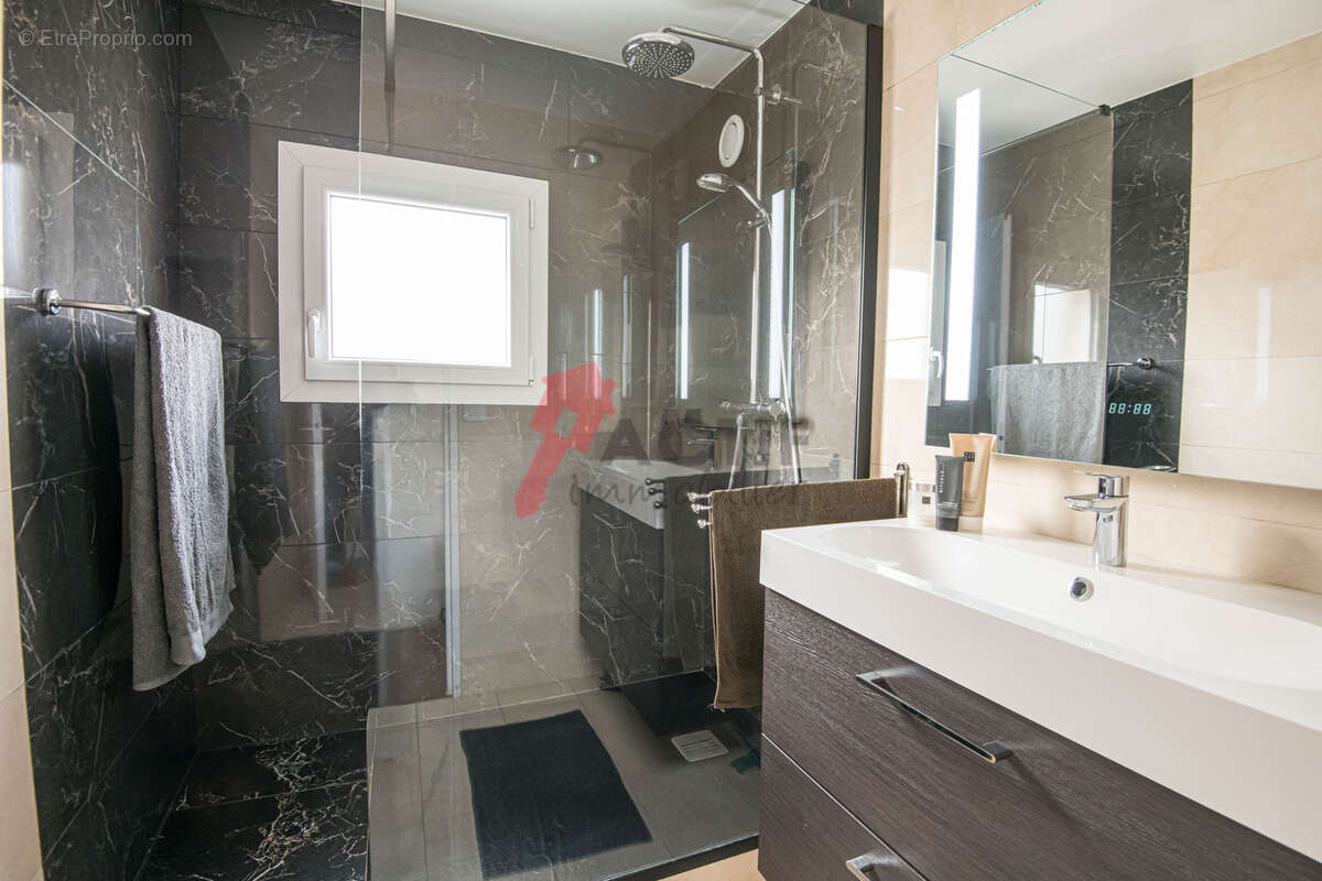 Appartement à COURCOURONNES