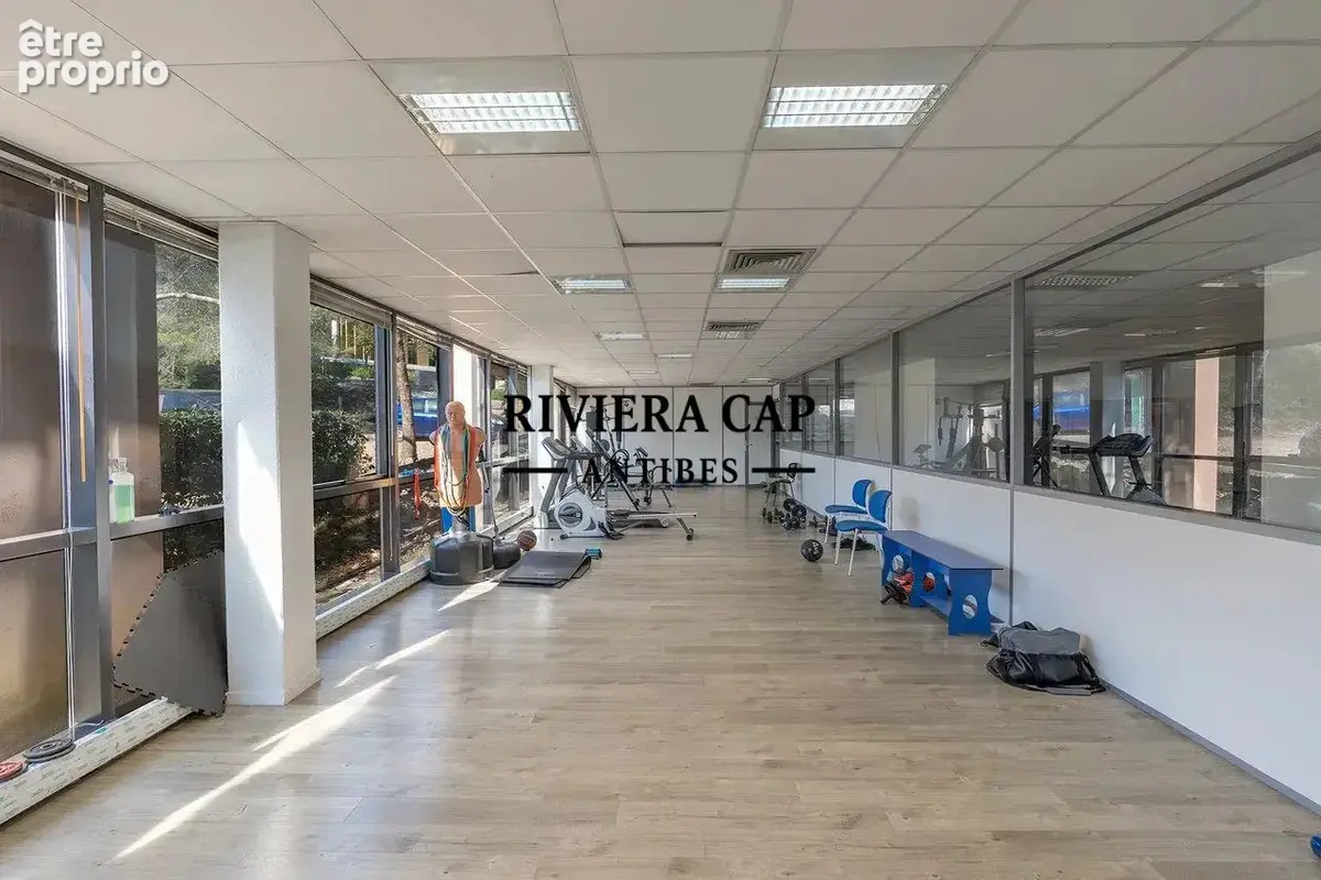 Commerce 1331 m² à Valbonne  - photo 4