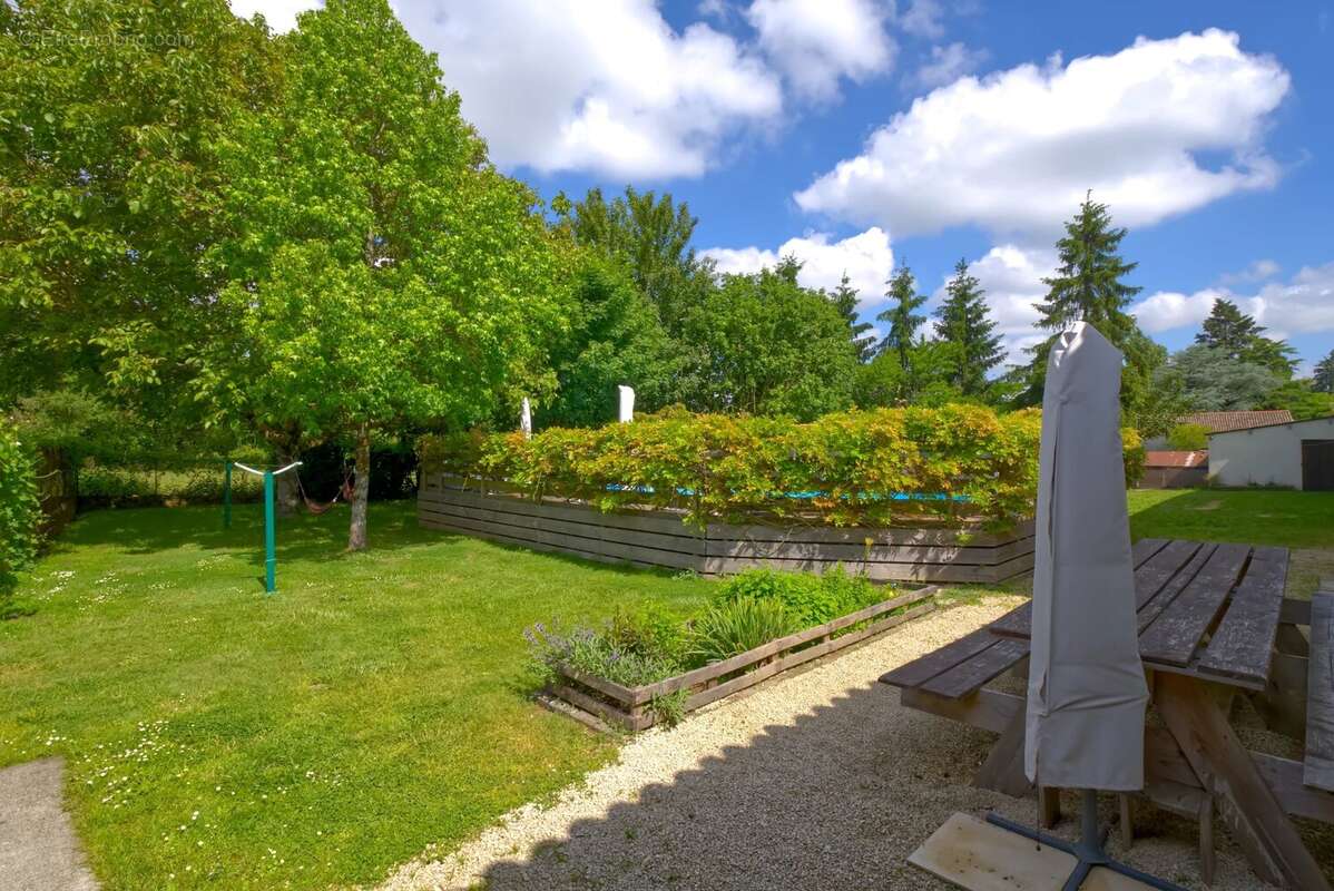 Maison en pierre spacieuse avec grand gîte (4/6 chambres) au cœur d’un village recherché - photo 22