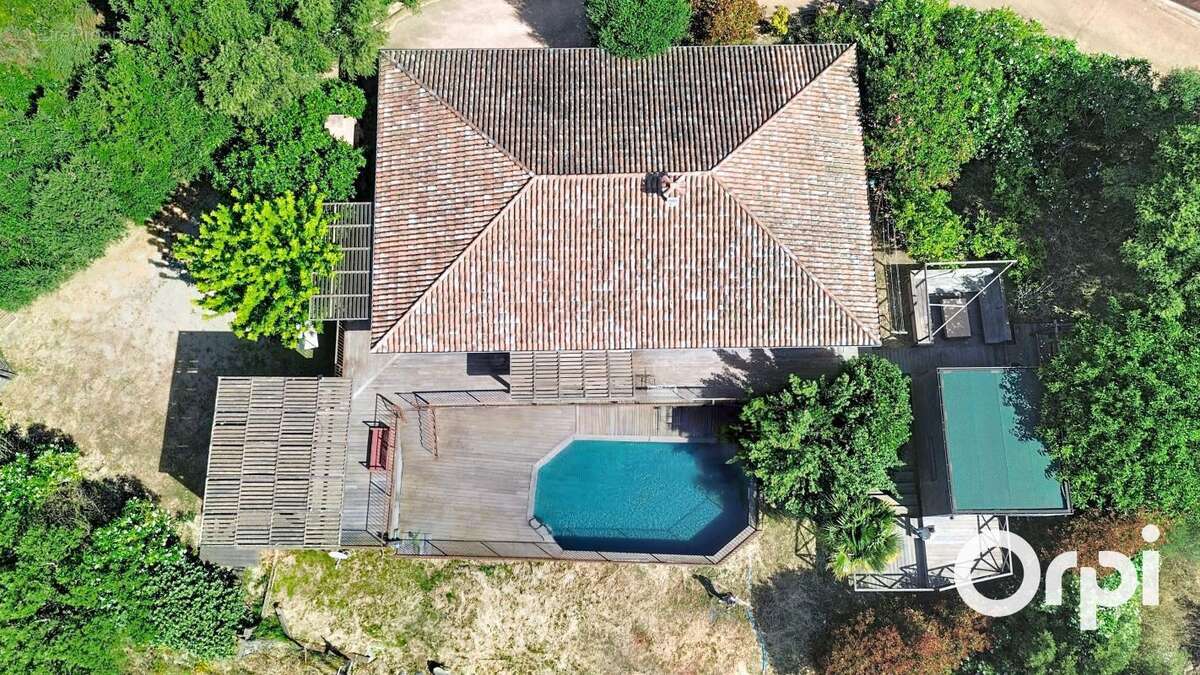 Villa 3 chambres - T2 et dépendances - Piscine - photo 15