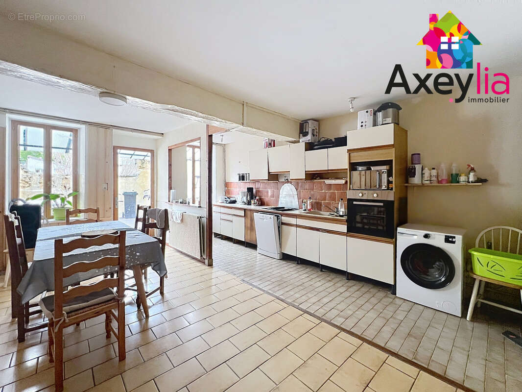 A vendre - marcigny centre - maison 2 chambres avec cour - photo 4
