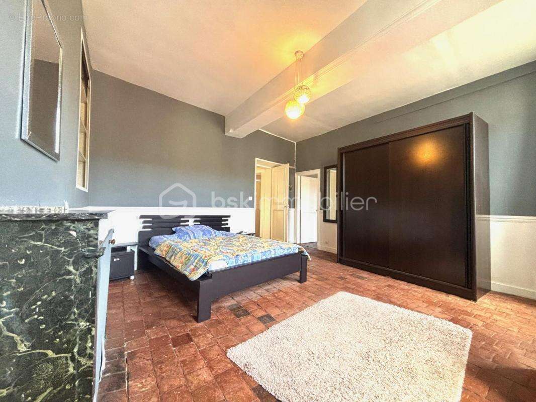 Maison à VILLENEUVE-SUR-YONNE