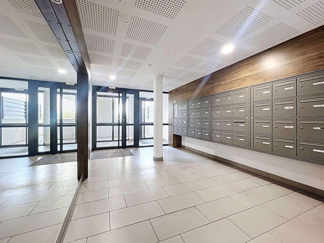Appartement à Martigues - CENTRE VILLE -Type2 - Rue Kennedy - photo 10