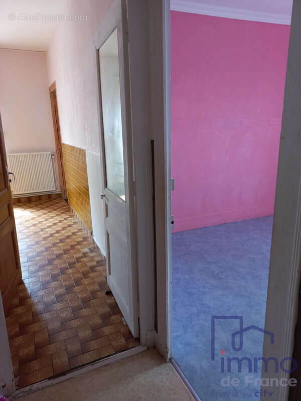 Appartement 65 m² à Saint-Etienne  - photo 3