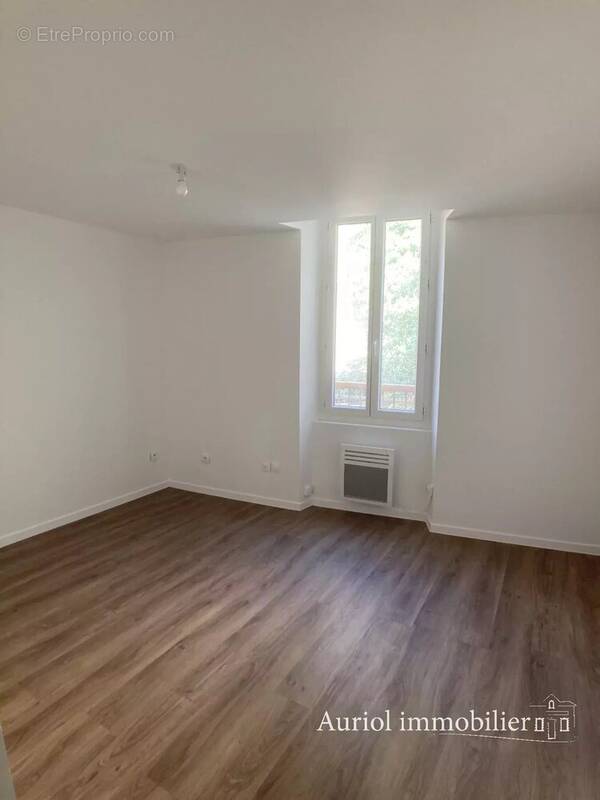 Appartement à AURIOL