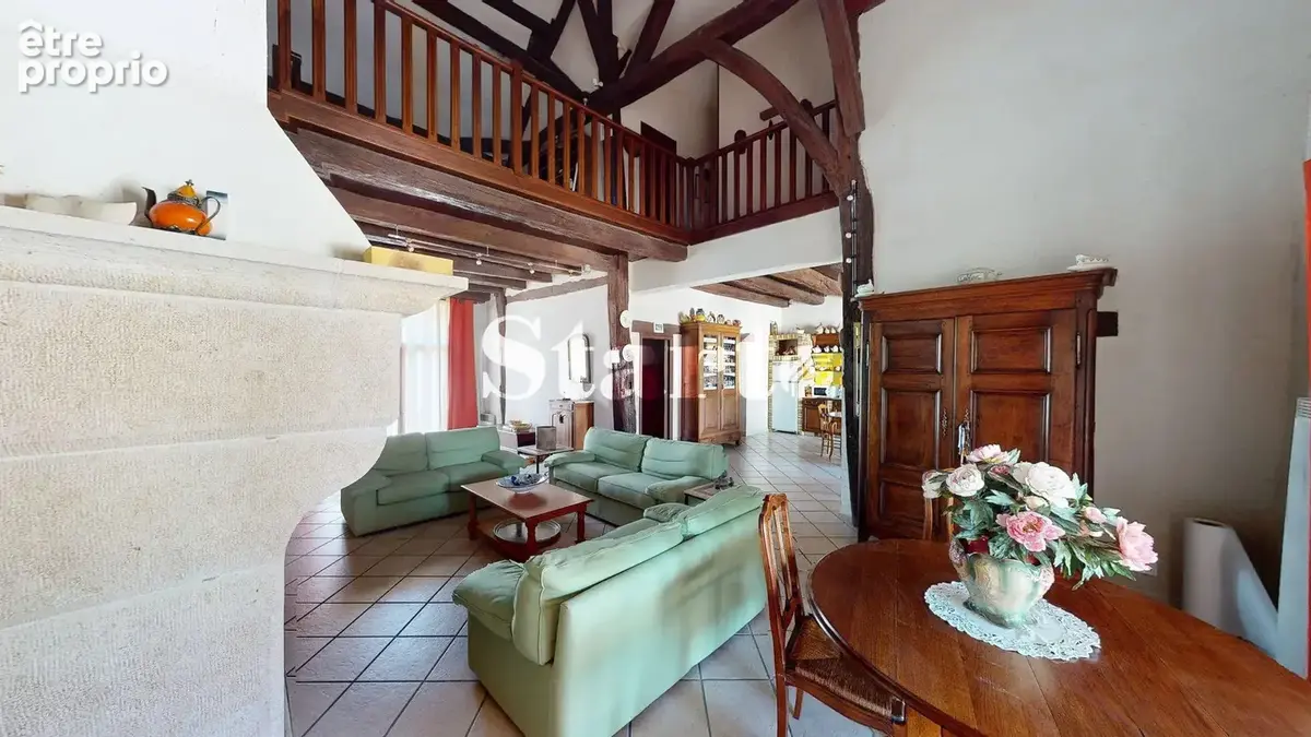 Ancien corps de ferme avec jardin arboré et piscine - photo 3